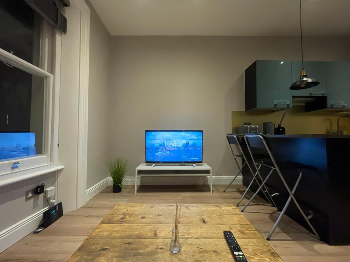 Modern & Elegant Central London Apartment Two Minutes From Train Station Esterno foto